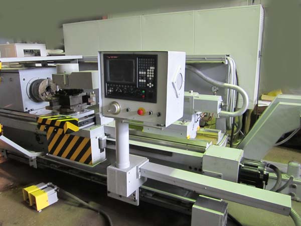 Фотография токарного верстата з ЧПУ 16К30Ф3